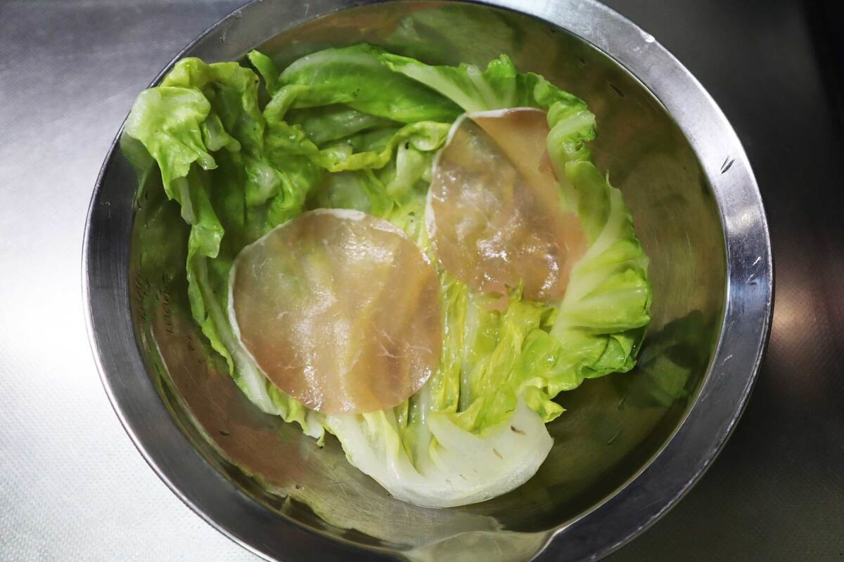 沸騰ワード10いつもご視聴ありがとうございます😊 今日は、🍳キャベツと鶏肉のブレゼ🍳のレシピを公開‼️ キャベツがメイン‼️まだまだ冷えるこの時期に身体が温まります☺️ 今が旬の春キャベツを使ってぜひ作ってみてください✨ 作ってみたら志麻さんの沸騰ごはん