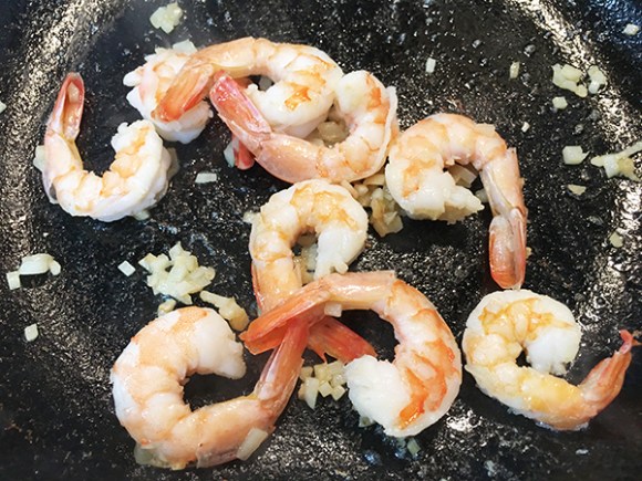 マニアが10年以上リピ♡ コストコ 「シュリンプカクテル」海老尽くしで大人気！やみつき系ソースにディップが最高すぎる - トクバイニュース