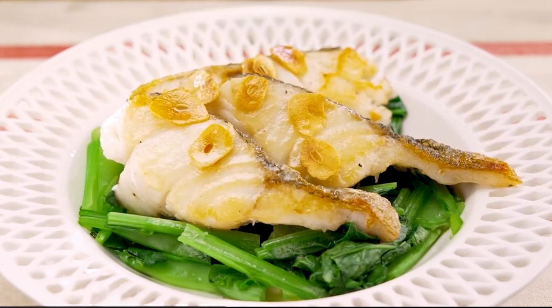 往復食簡：タサン志麻さんのレシピ サーモンとジャガイモのチーズガレット毎日新聞