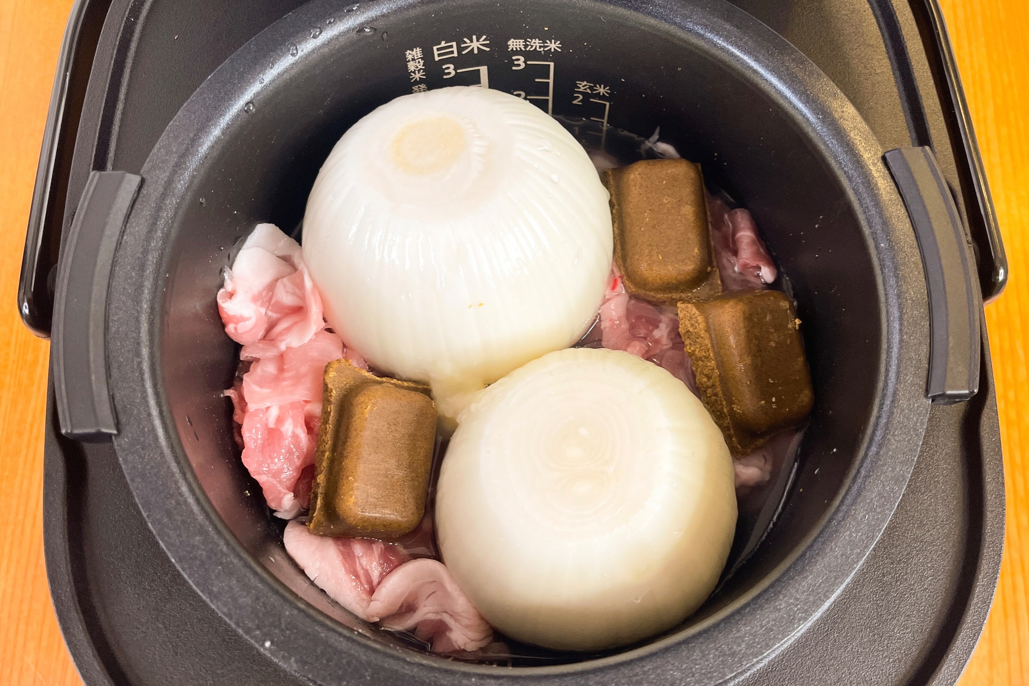 炊飯器でラク旨！市販カレールーで簡単に出来る『カレーピラフ』の作り方 - てぬキッチン