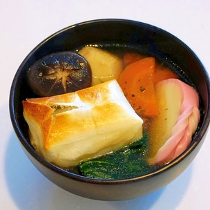 旨み豊かなお雑煮 簡単つゆと鶏もも肉で！