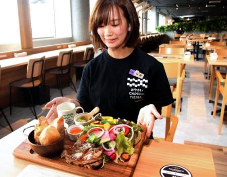 おはようございます☀おやさいガーデンティエラ川西店です！阪急リニューアル工事のため営業時間が10:00-16:00 L.O.15:30 に変更しております！⚠️現在改装の為エレベーターが使用不可となっております。ご不便をお掛けいたしますがご来店・ご予約の際はご注意