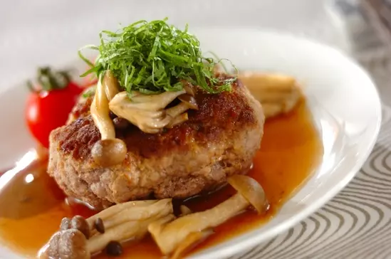 プロ直伝！ハンバーグをジューシーに仕上げるためのコツとポイントとは？ 本格レシピ- だれウマ