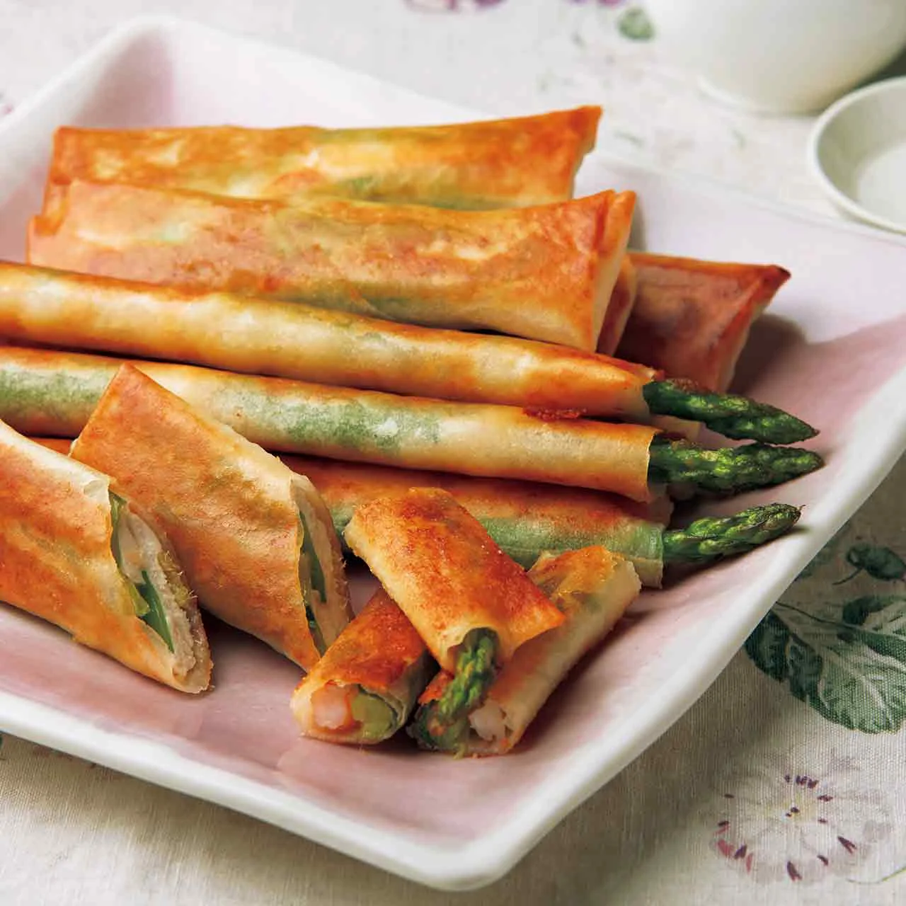 余った春巻きの皮で簡単シュガーバターおやつ