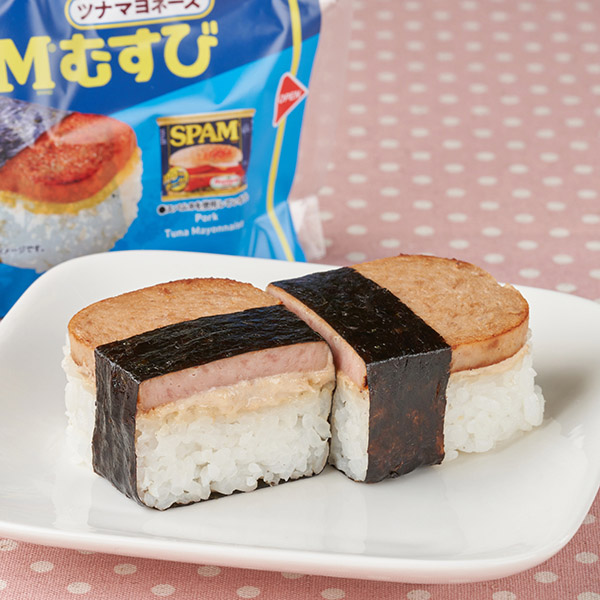 累計販売数5,000万食突破！ファミマの人気おむすび「SPAM®むすび」にアンガスビーフBBQソースが7月11日 火 から新登場！～ファミペイでおトク！何度も使える50円引きクーポンがもらえる～ニュースリリースファミリーマート