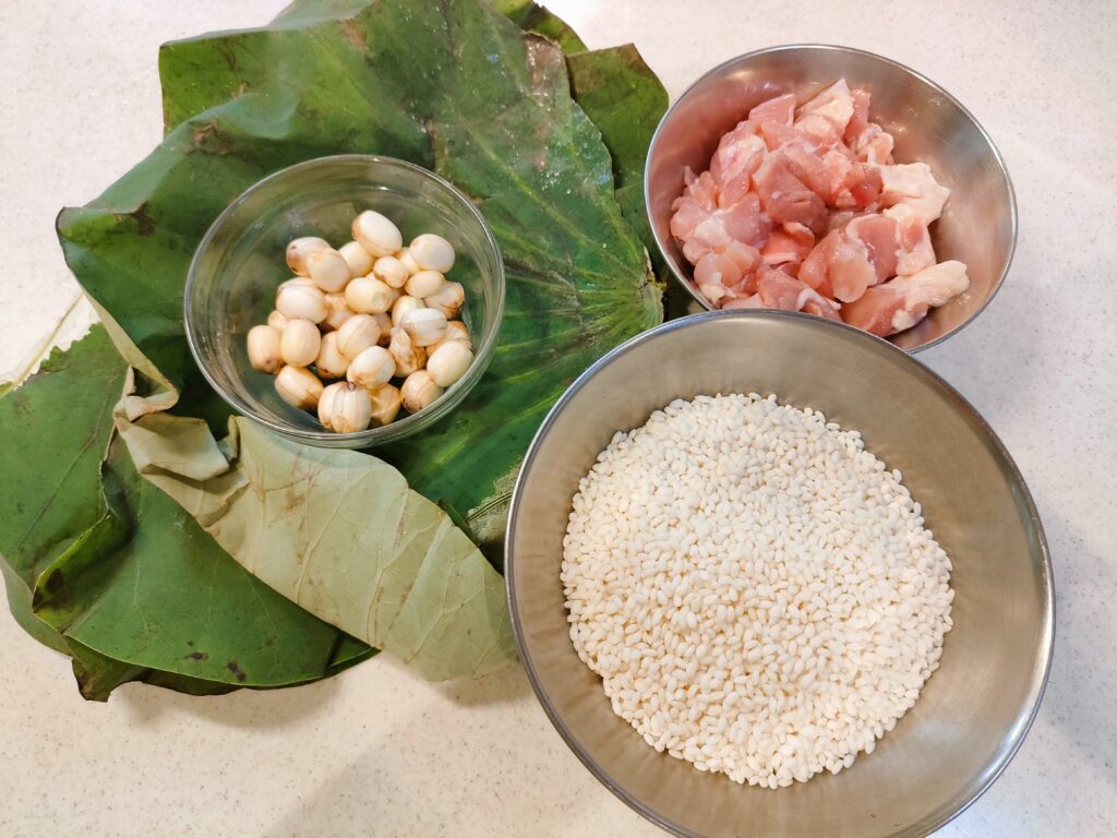 蓮の実って生で食べられるのね！？蓮の花托から実を取り出して食べてみたおかゆワールド.com