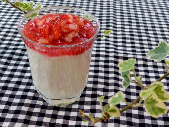 牛乳で簡単！ミルキー苺プリン