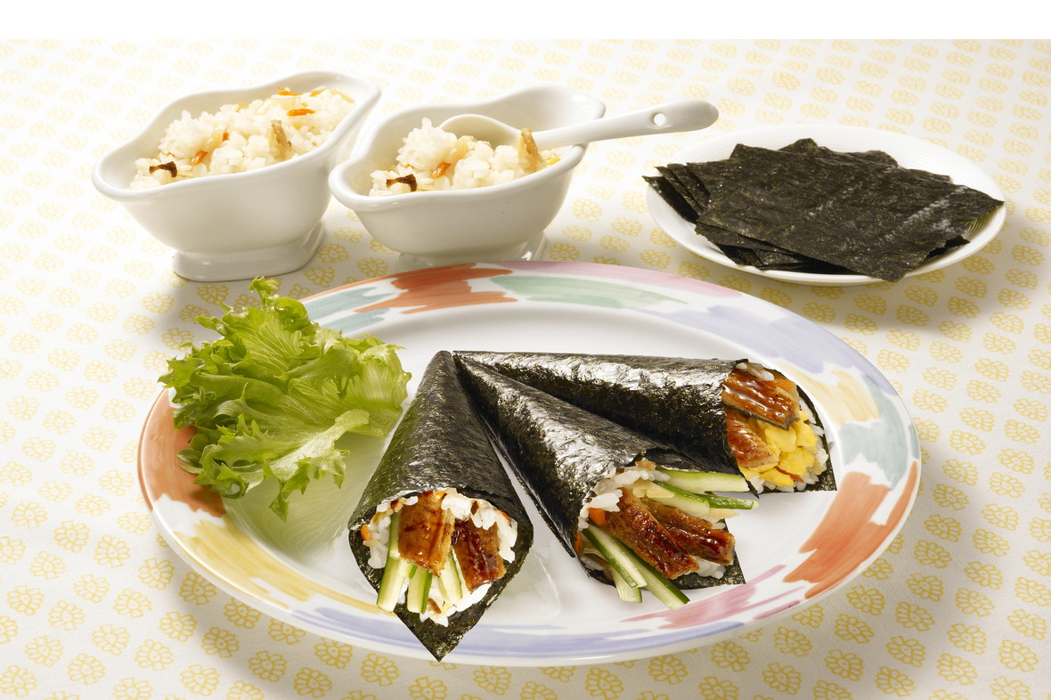 海苔の切り方にコツあり！みんなで楽しく手巻き寿司パーティーヤマサ醤油株式会社