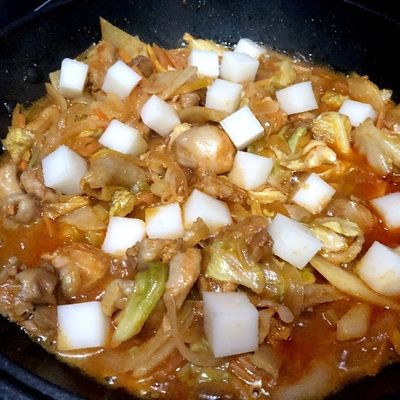 韓国キャンプ飯 トッポッキでチーズタッカルビ - おいしい韓国