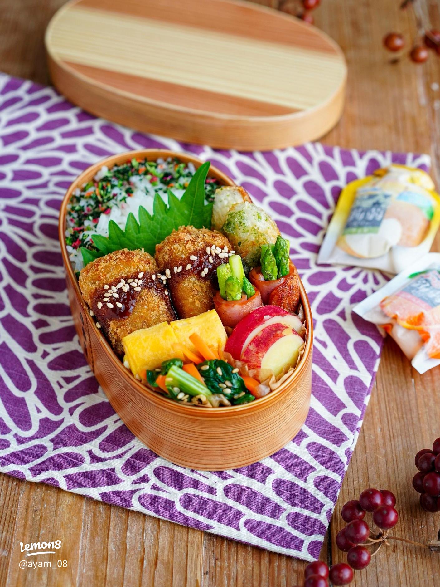 さつまいもコロッケ 弁当 今が旬のさつまいもを使ったコロッケ弁当🍠盛り付けも是非参考にしたいですね💯 他の投稿もチェック✓→ @oben365作ってみたいレシピをコメントで教えてね🍱 今回は @mh_f_kd さんの投稿をご紹介します✨ ーーーーーー 他の投稿はこちらから