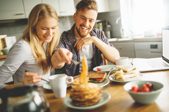 愛が深まる！カップルで一緒に出来る料理5選 – クローバー・オンライン・サロン