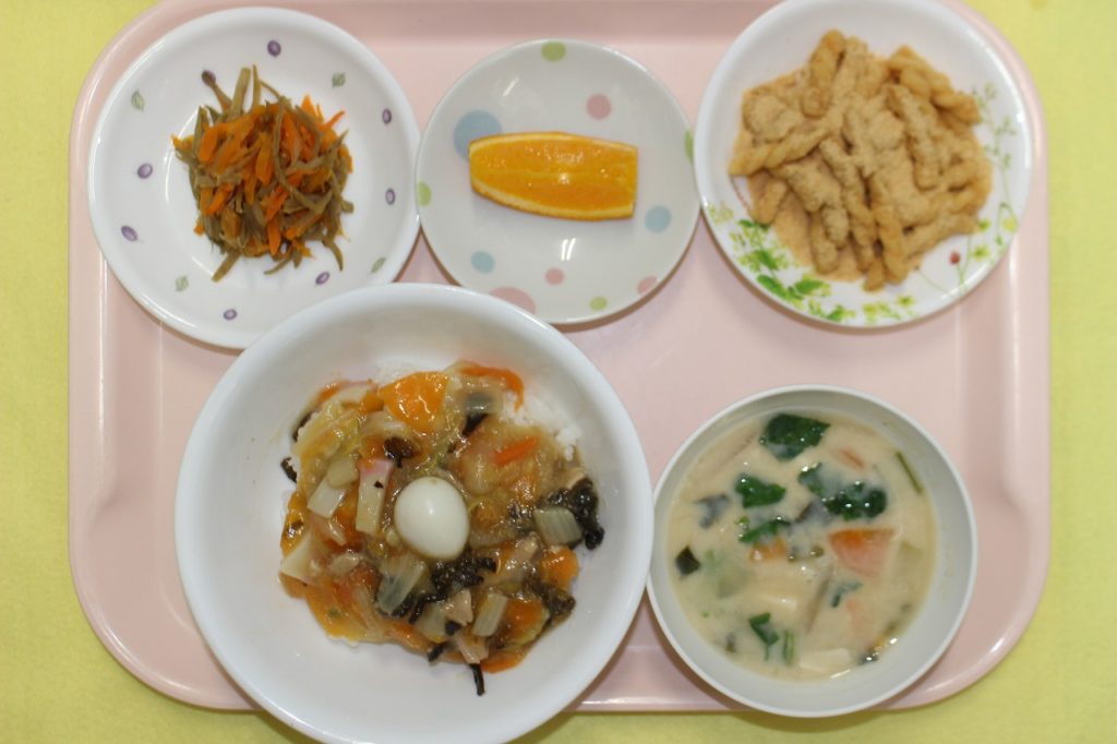 献立 №044 中華丼・餃子・ブロッコリーとトマトのサラダほか俺でもできる簡単クッキング