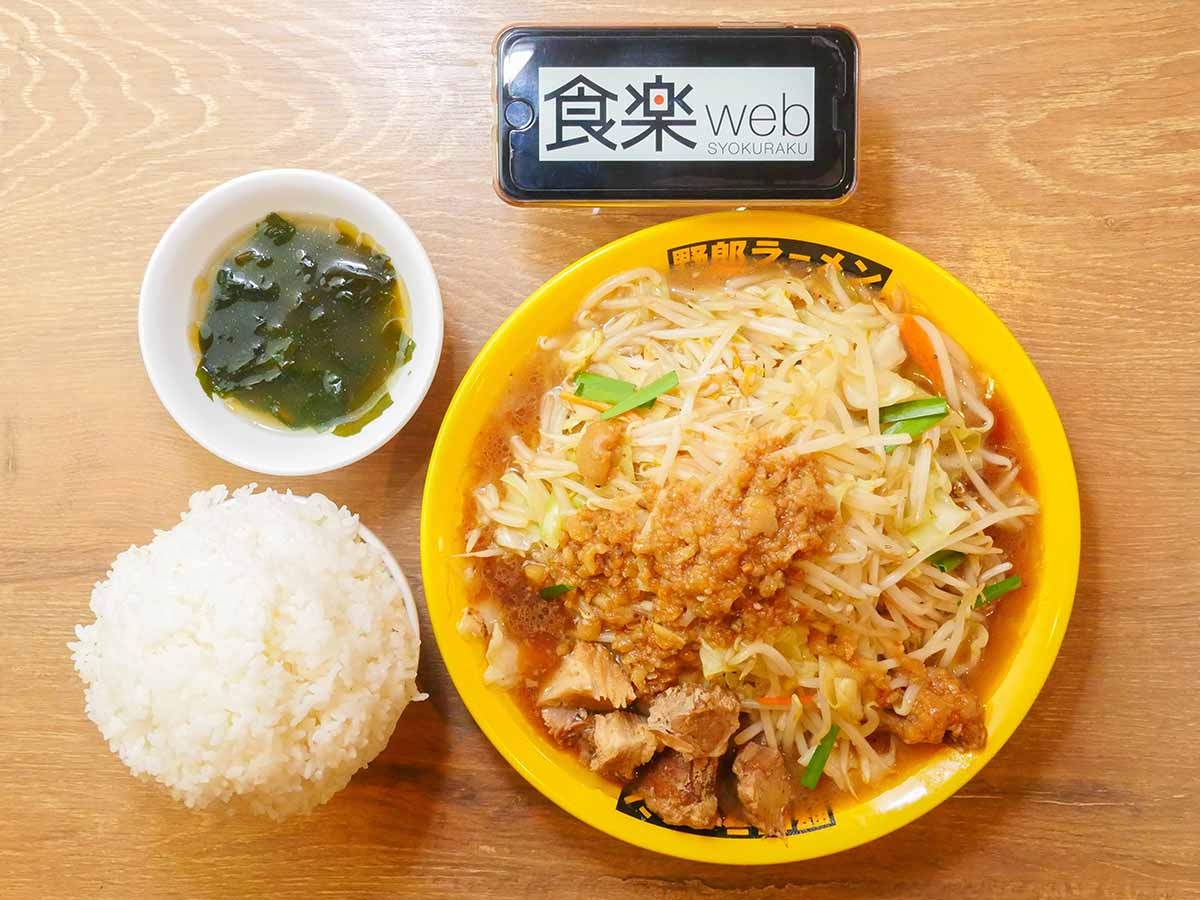 メガ盛りラーメンで大人気の「野郎ラーメン」。毎日18時間炊いている豚骨スープを絡ませながら炒めた「塩とんこつ野菜炒め 」を3日間限定で300円で提供します！この野菜炒めは箸が止まらない！株式会社フードリヴァンプのプレスリリース