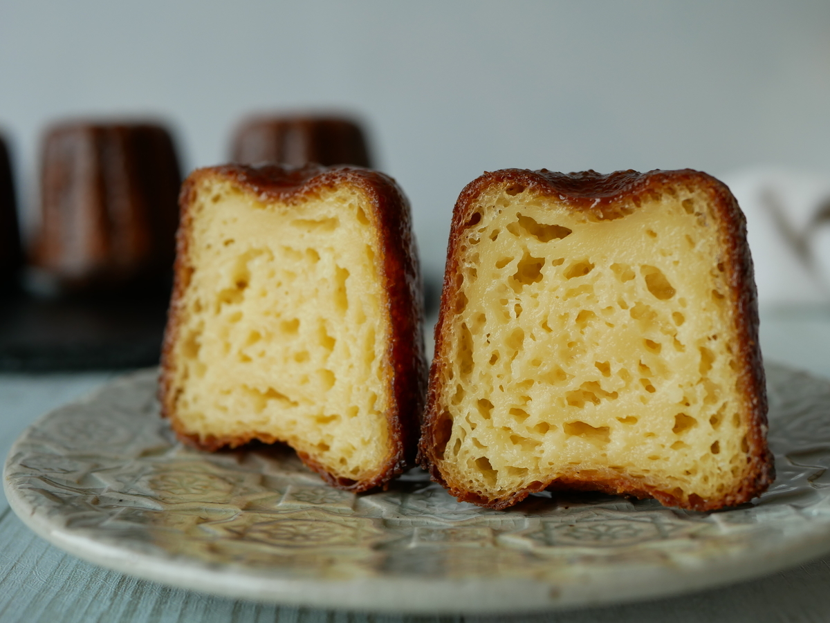 おはようございます☀ 今日も一日よろしくお願いします🙇‍♂️ ・ 今日のパンオショコラ出来が良いです🤤 ・ カヌレ失敗してしまったので今日は出せません🙇‍♂️・当麻町boulangerie廻りみち廻りみちパンオショコラ断面Pain_au_chocolatライとムギ