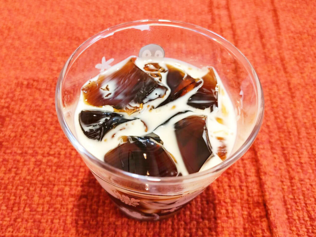 保存袋でつくれる！「コーヒーゼリー牛乳」の簡単レシピを夏休みにROOMIE ルーミー