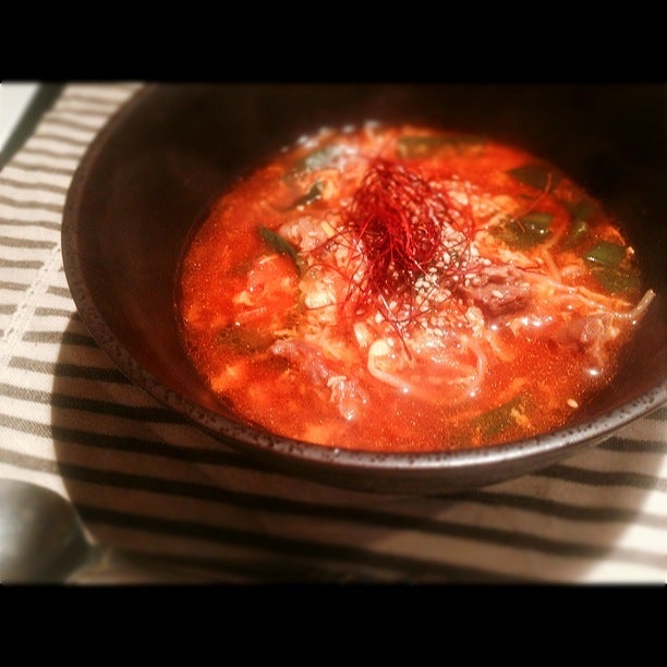 虚無クッパ水 300cc 長ねぎ 30～40g ダシダ 大さじ1 2 醤油 小さじ1 2 オイスターソース 小さじ1 2 コショウ 適量酒 大さじ1 ご飯 200g ごま油 適量水300cc、長ねぎ40g、ダシダ大さじ1 2、醤油小さじ1 2、オイスターソース小さじ1 2、コショウ、酒大さじ1沸かし長