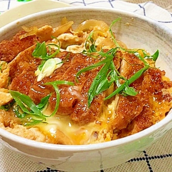 カツ丼」ってなんで揚げた後に卵とじするの？ めんどくさくない？ →その理由はキャリコネニュース