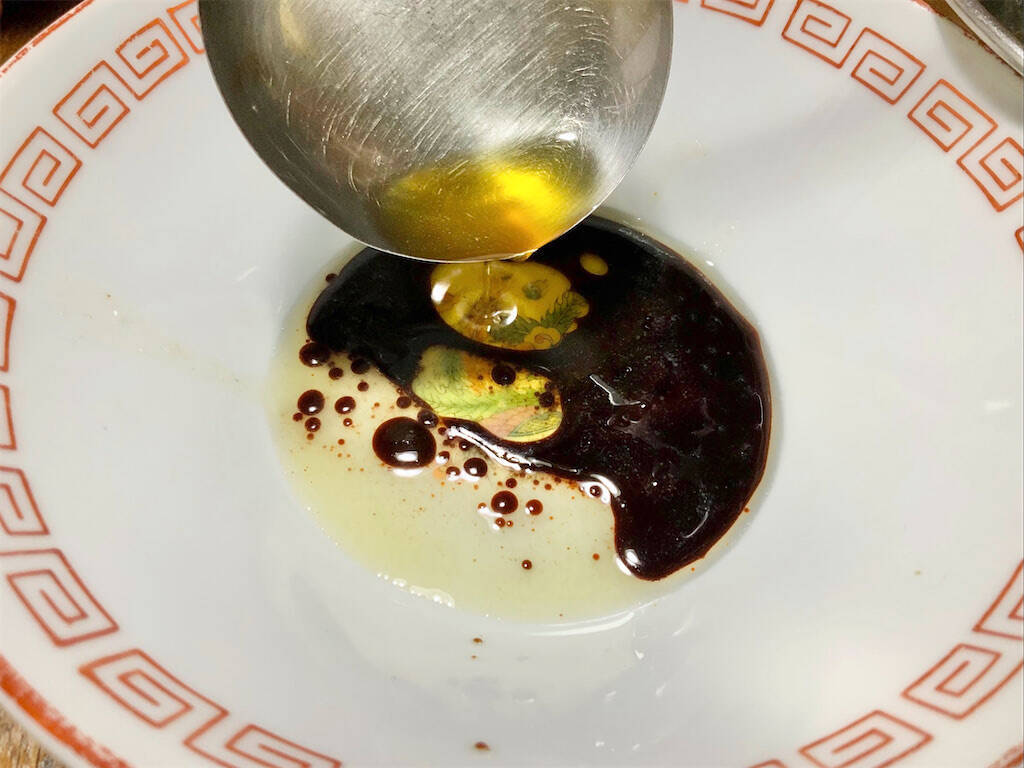 先着！400円OFFクーポン14日20時〜 煮干し風味油 915g プラスアップ エバラ 業務用 大容量 調味料 プロ仕様 香味油 煮干し オイル油 ラーメン 炒飯 餃子 本格 エバラ食品 美味しい 人気 おすすめ さば節 あじ節 まぜそば 時短 簡単 便利エバラ食品公式オンラインショップ