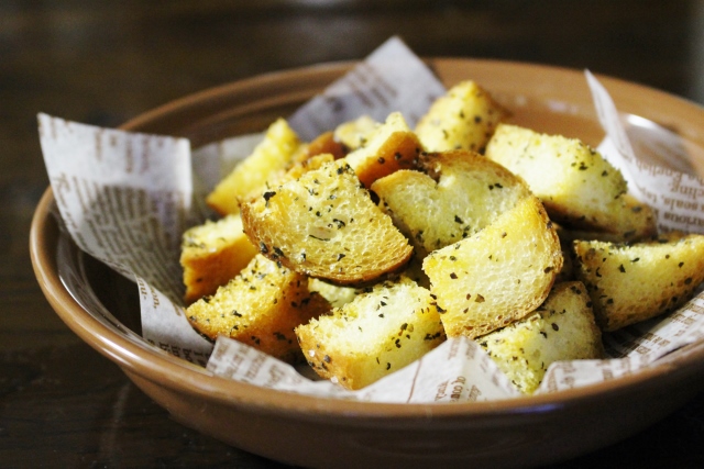 悪魔のおつまみ♡ラスク風ツナマヨバゲット by ♪♪maron♪♪クックパッド簡単おいしいみんなのレシピが392万品