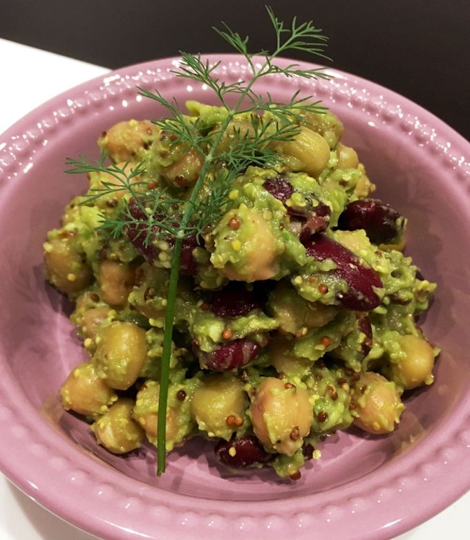 そら豆とキャベツのアボカドサラダ