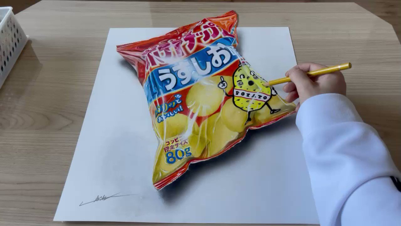 本物はどっち？リアルすぎる色鉛筆画にSNSでは「マジでわからん」の声@DIME アットダイム