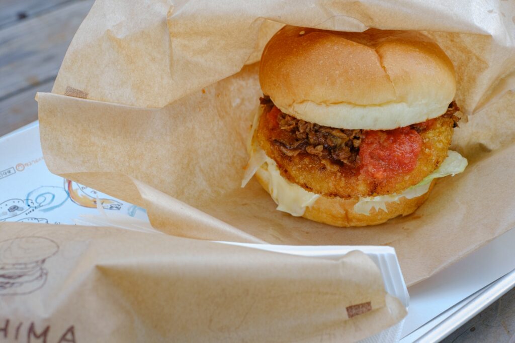 究極「うにバーガー」５４００円也 南あわじ・大鳴門橋記念館で１日１個限定 - 産経ニュース