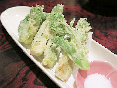 ニョッキうまっ！「ワインバル ブリージョ」で完全に出来上がったよね はまなす通り・紋別市裸電球ぶら下げて