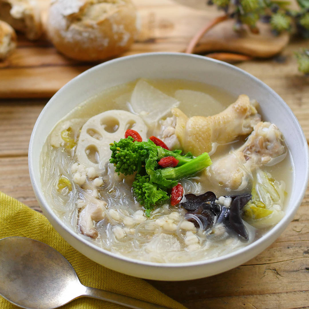 鶏手羽元と冷凍野菜の生姜スープ - レシピ - 冷凍食品・冷凍野菜はニチレイフーズ