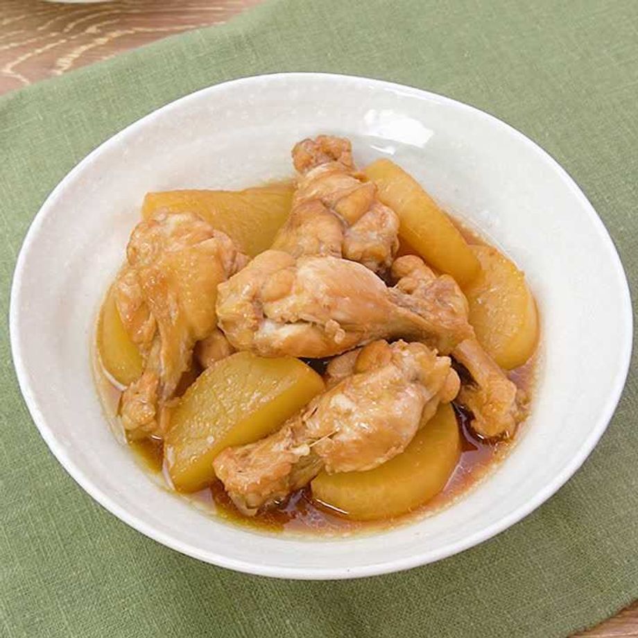 鶏手羽肉と大根の黒酢煮