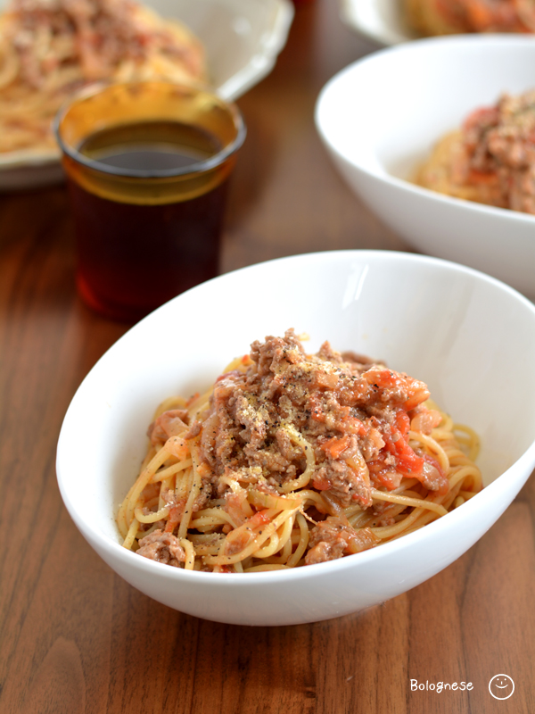 超簡単！トマト缶で煮込むボロネーゼ