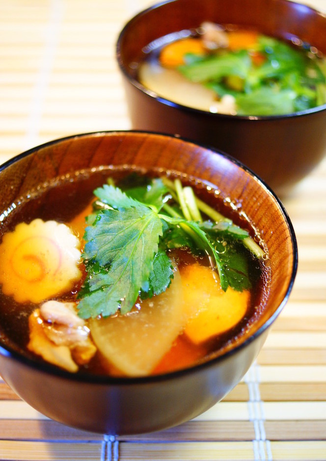 すまし」「白味噌」だけじゃない！社員の“実家雑煮”を調べてみた - About All About