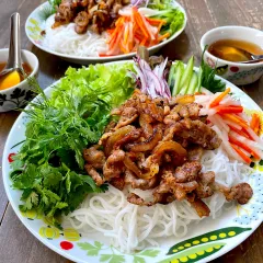 ブンチャーとはどんな料理？フォーとはどう違うの？材料・味・食べ方の特徴や派生系のブンチャージョーについて詳しく解説！エスニックマガジン