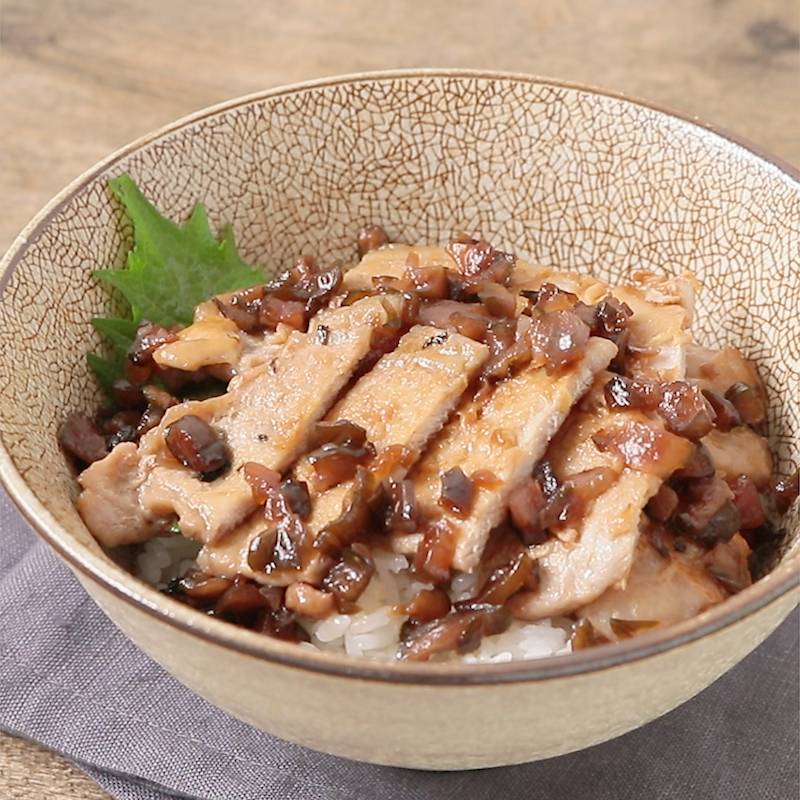 トンカツ用豚ロースで激ウマ！ガーリック醤油丼