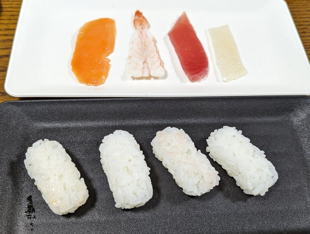 スーパーの寿司を美味しく食べる方法」**ってのを見て 早速、試してみた。 いくらを除いて具を一旦全部剥がして軽く冷水で洗い、キッチンペーパーで水分をとる。 **シャリ**の方はレンジで３０～４０秒、チンして 具を元通り乗せて食べてみた。 スーパーから買ってきた