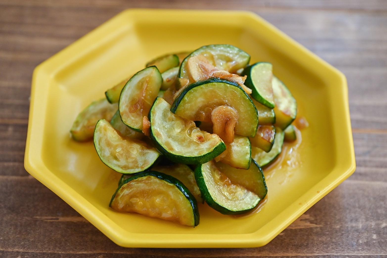 芸術的な彩りに 黄色ズッキーニ 愛知県産 横田さん他 有機野菜 通販 Ｏｉｓｉｘ おいしっくす