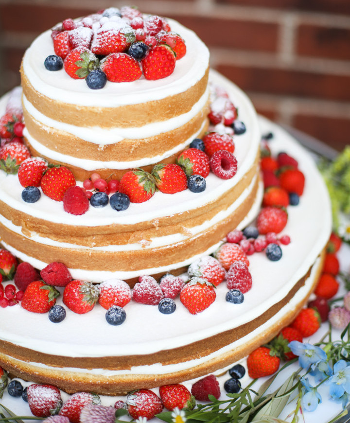 オシャレなネイキッドケーキ♪The 33 Sense of Wedding大阪・梅田の結婚式場・ゲストハウス 公式