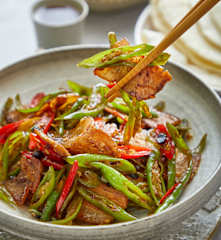 手撕包菜早前食過正宗既干鍋包菜 川菜覺得非常好食，但因為屋企無合適既小鍋，所以改做手撕包菜，做法基本上一樣