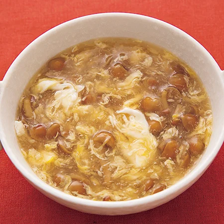 定番の組み合わせ！なめこと油揚げの味噌汁