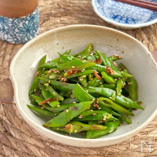 母の味、モロッコいんげんのバター醤油炒め 甘じょっぱく、香ばしく炒めたモロッコいんげんはご飯やお酒が進む一品。焦がす程度まで炒めると、香ばしさが出て、すっごくおいしくなります。 モロッコいんげんは固めよりも、クタクタになってるほうがおいしい😋と思ってる