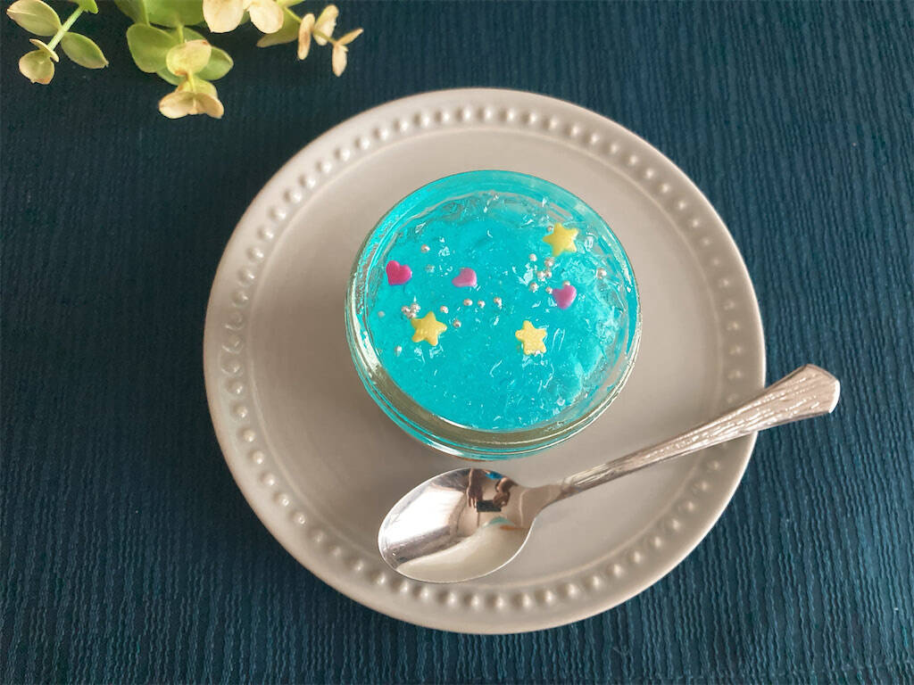 ぷるぷる×まろやか♪黒糖ゼリーと黒糖牛乳ゼリーの2層デザート