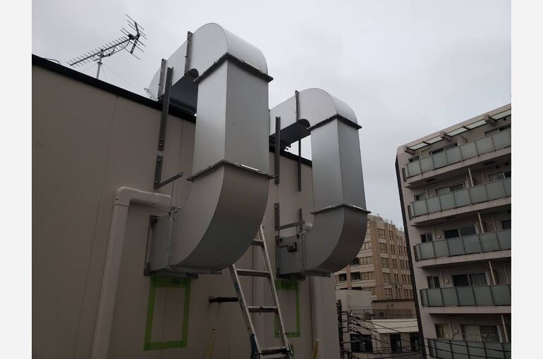 店舗での煙・臭いのトラブル解決工事厨房換気扇・排煙ダクト 工事.com