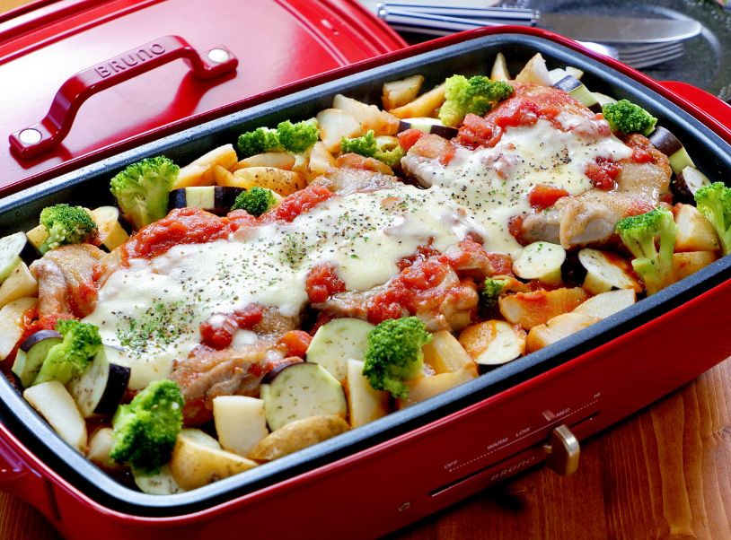 ブルーノ レシピ含む3大特典 コンパクトホットプレート＋仕切り鍋2点セット BOE021 二色鍋 たこ焼き器 二食鍋 焼肉 しゃぶしゃぶ 餃子 火鍋2~3人用 小型 一人暮らし すき焼き ビビンバ グリル 電気 温度 おしゃれ レシピ パーティー BRUNO