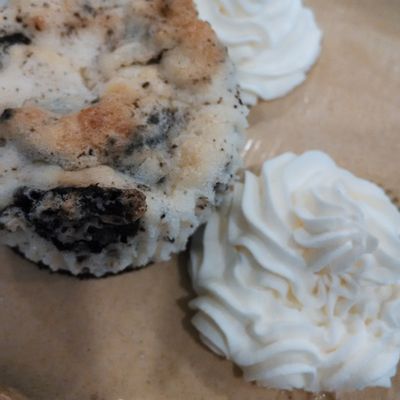 生クリームをハンドミキサーなしで簡単泡立てる方法