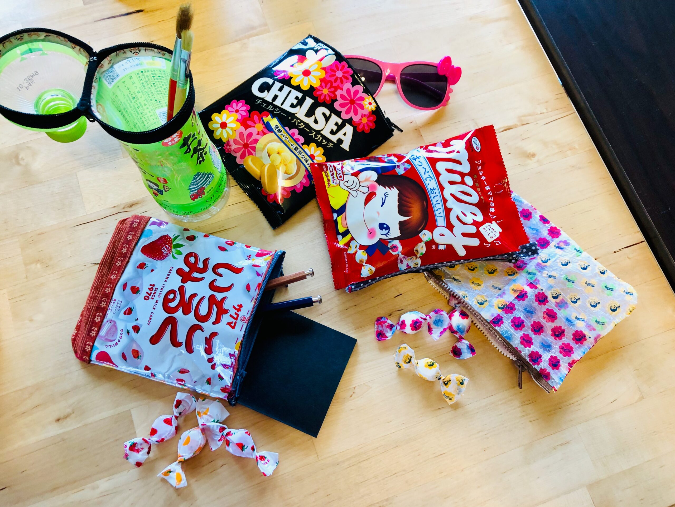 気に入ったお菓子のパッケージは、捨てないで！ 目からウロコの“神リメイク”に「推し活にいい」「唯一無二感ある！」 1 3ライフスタイル ねとらぼ