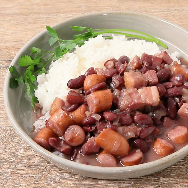 大使館監修”ブラジルの伝統料理「フェイジョアーダ」がレトルトで新発売するよイエモネ