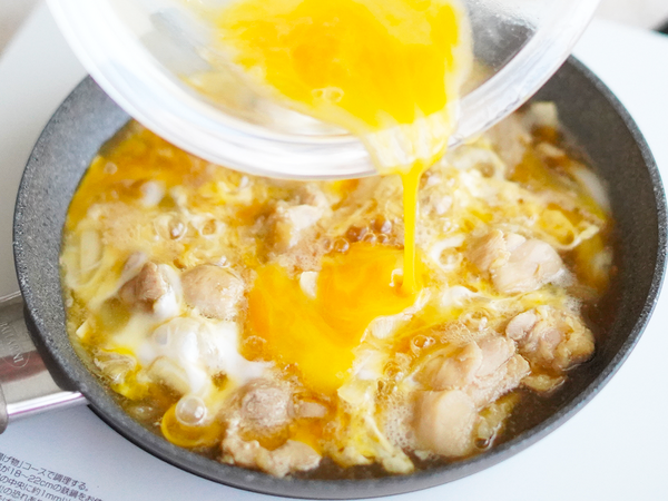 2時間以内に食べるべき！？親子丼の正しい保存方法を知ろう食・料理オリーブオイルをひとまわし