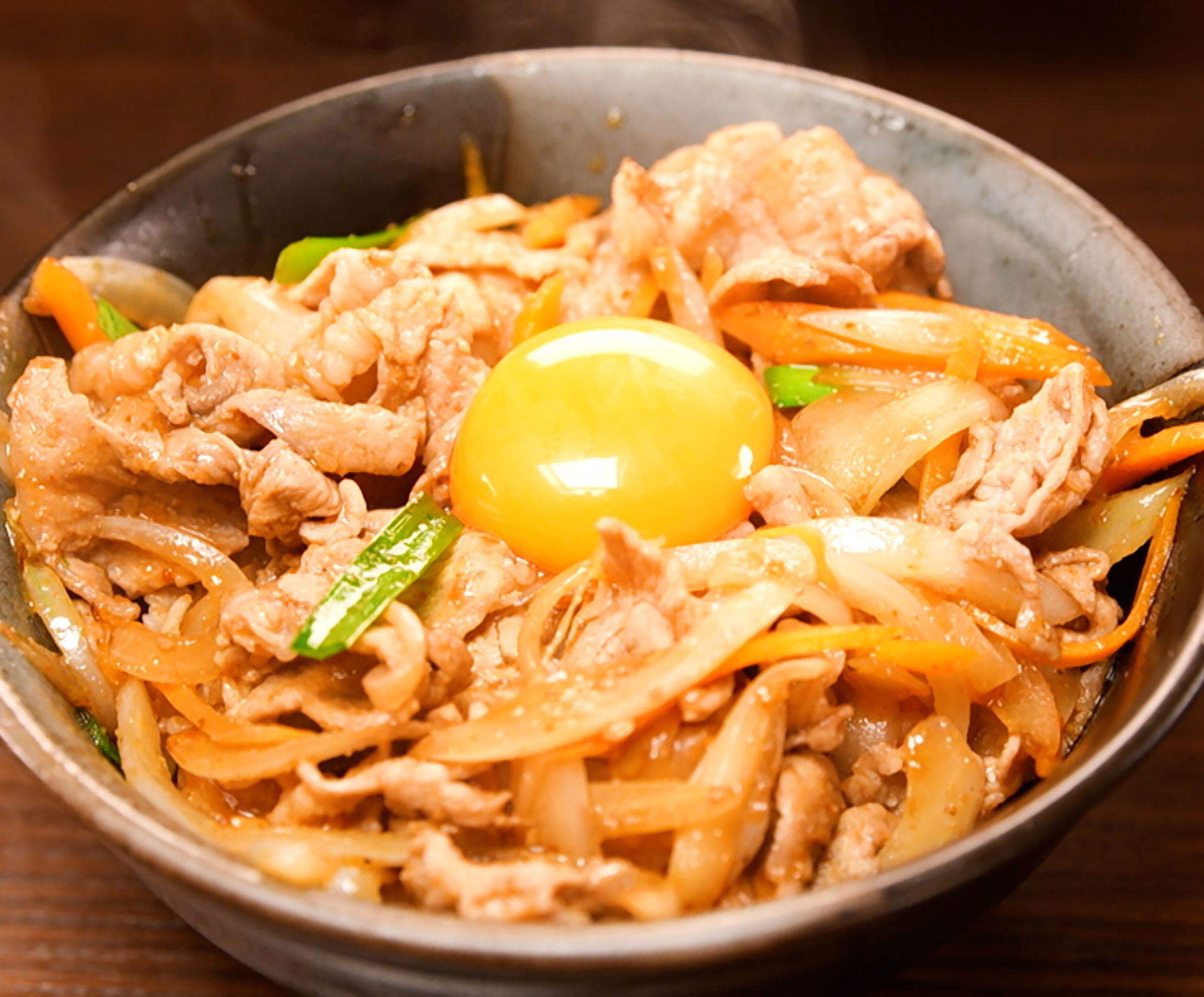 男子が喜ぶ♡『スタミナ肉野菜炒め』焼肉のタレ×味噌の最強タレ