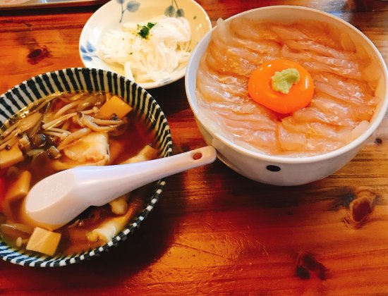 グルメ 「みなと食堂」の「平目漬丼」と「せんべい汁」 青森県八戸市 サザヱ