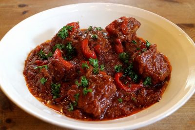 ワインに合う肉料理の基本を知り、赤ワインに合うおつまみをお取り寄せ