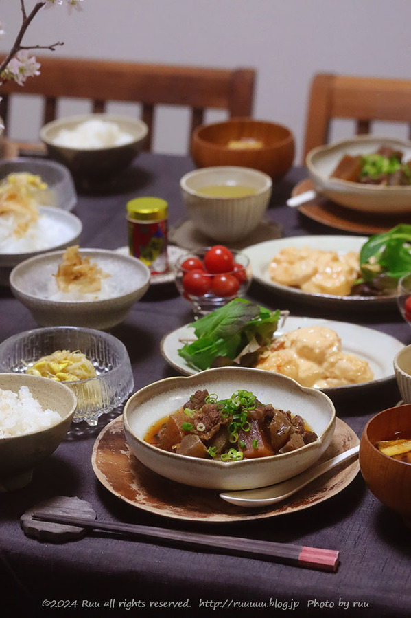 子供のいる暮らしでの献立アイデア牛スジ煮込みを取り入れた節約飯